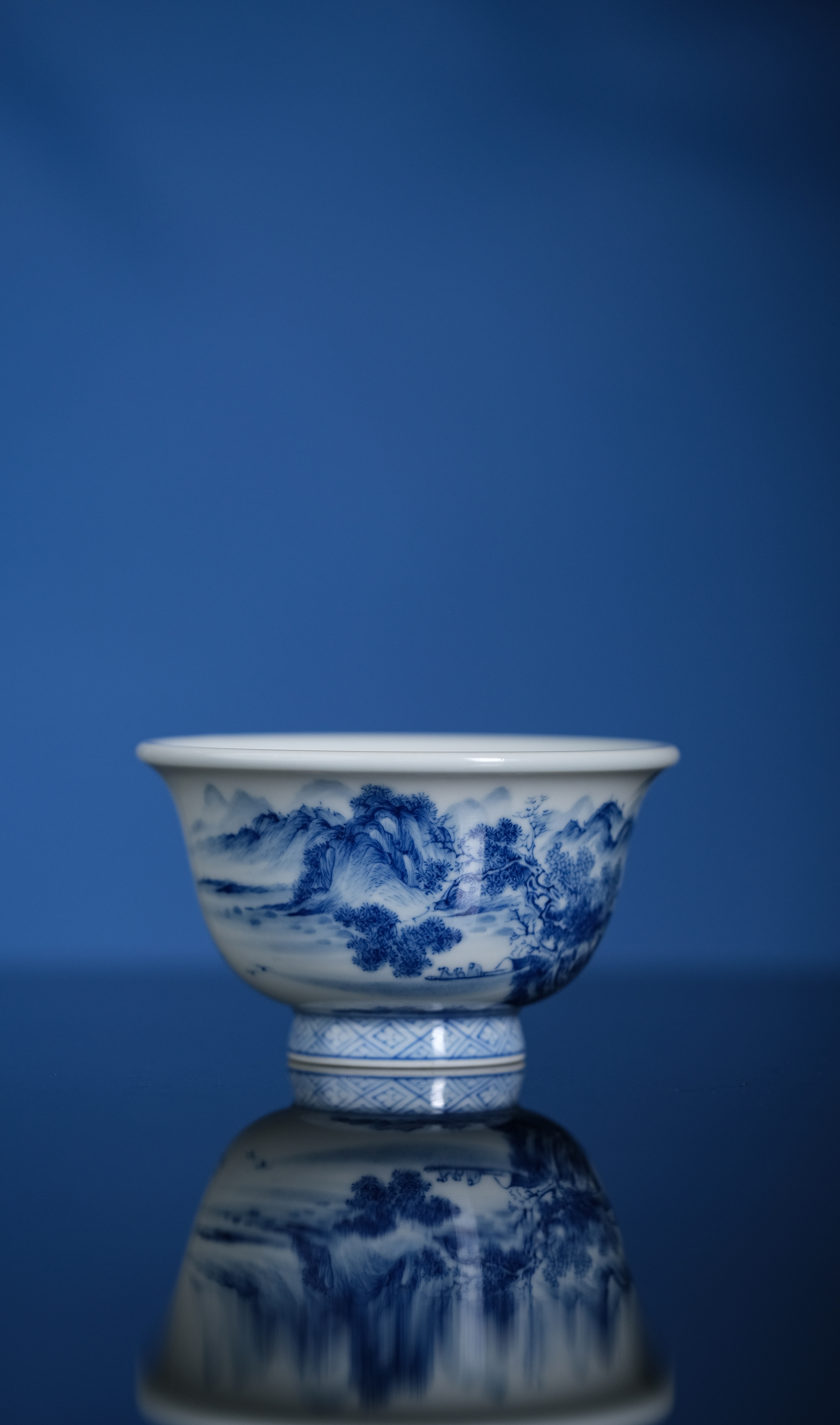 景德镇手绘青花山水主人杯