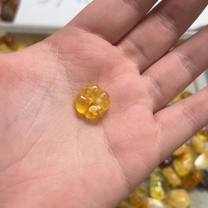 琥珀颈饰未镶嵌球****?天然蜜蜡配件