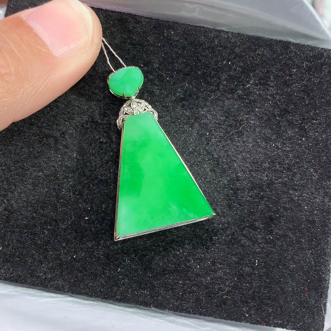 翡翠吊坠(赠链)18K金镶嵌