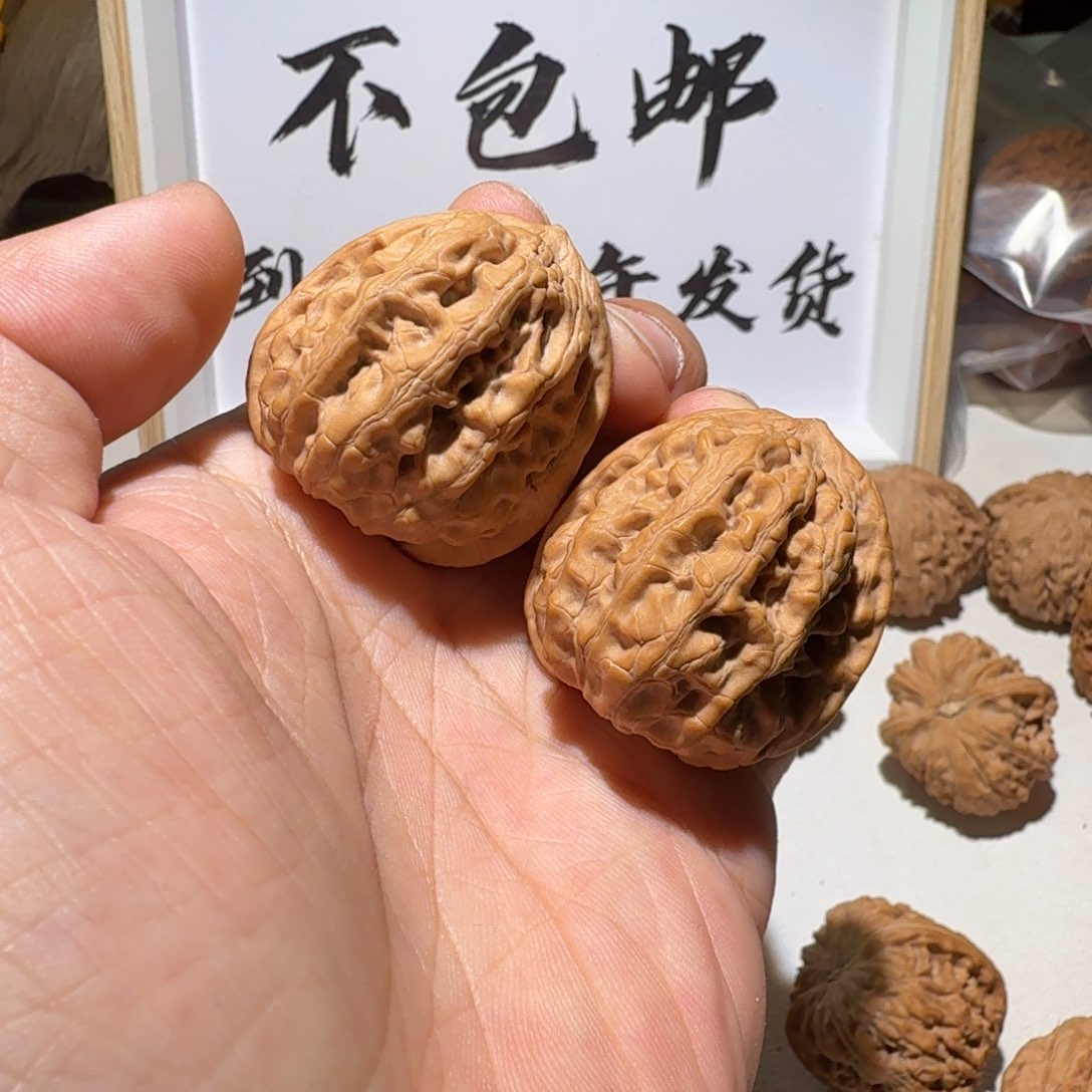 文玩核桃吊坠Z*、藏品水晶蛤蟆