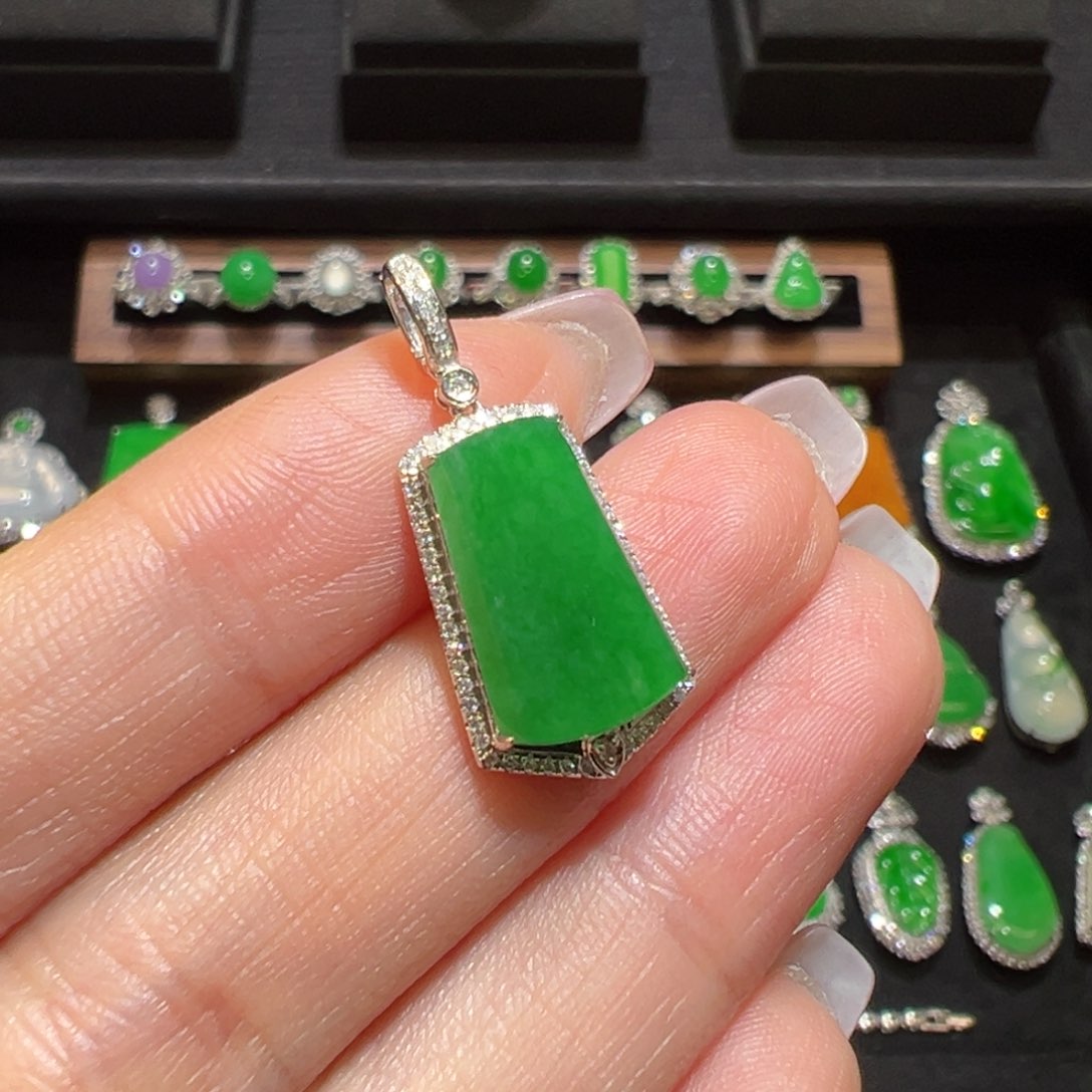 翡翠颈饰18K金镶嵌收到货48小时鉴赏期