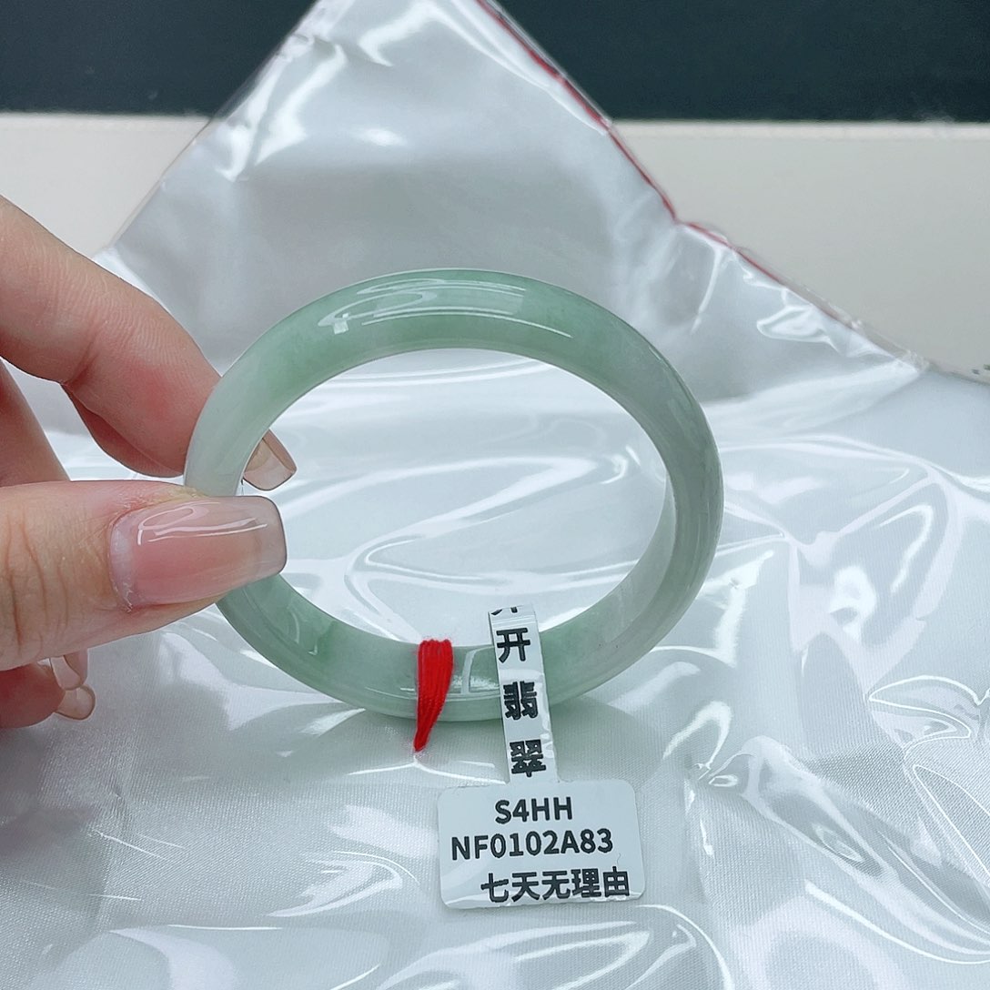 翡翠手镯未镶嵌正53