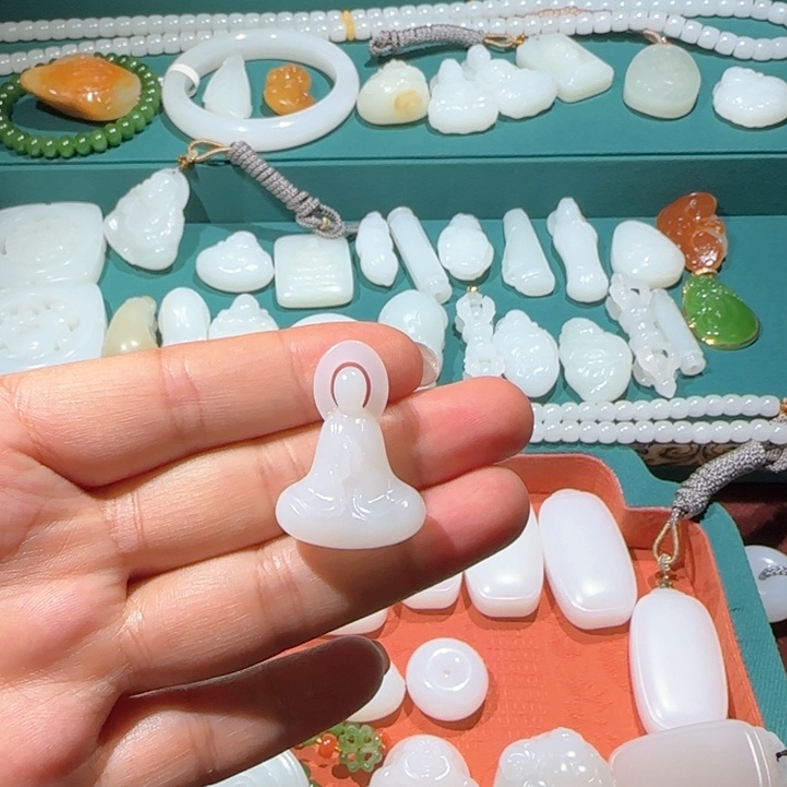 和田玉（糖玉）颈饰未镶嵌