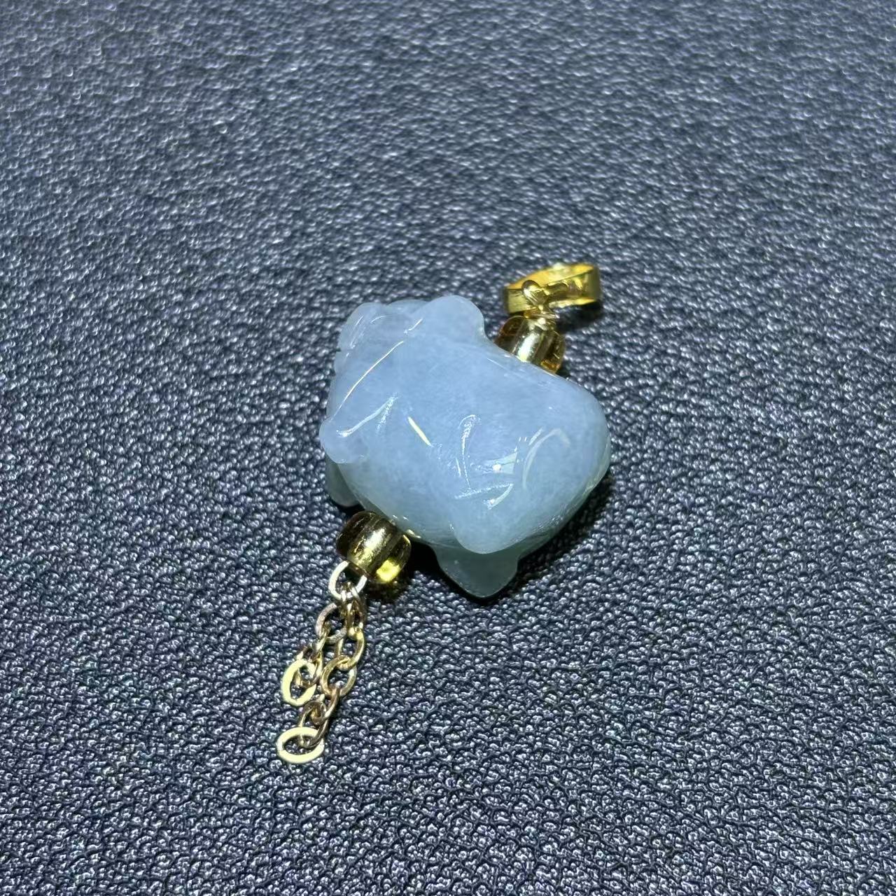面面来财珠宝A5415-A货翡翠小猪吊坠-配绳