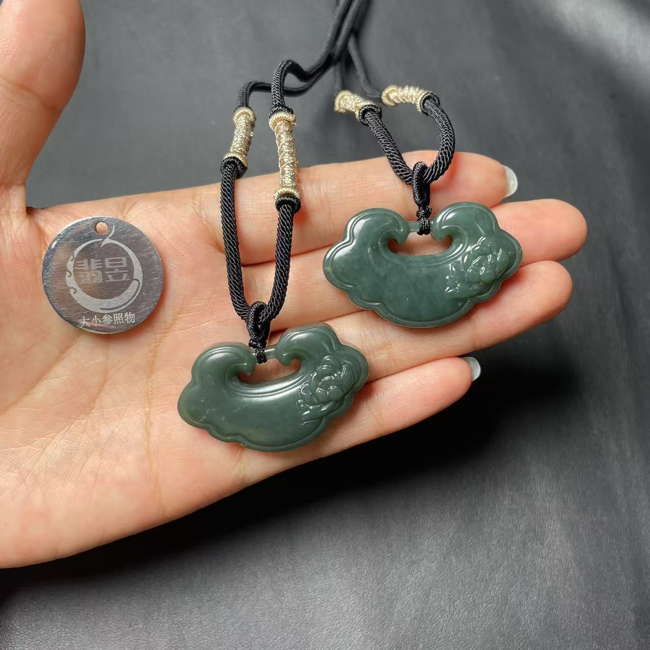 3B01-39512T11-和田玉吊坠绑绳-多样性发其一