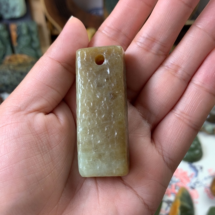 透闪石质玉未镶嵌挂件