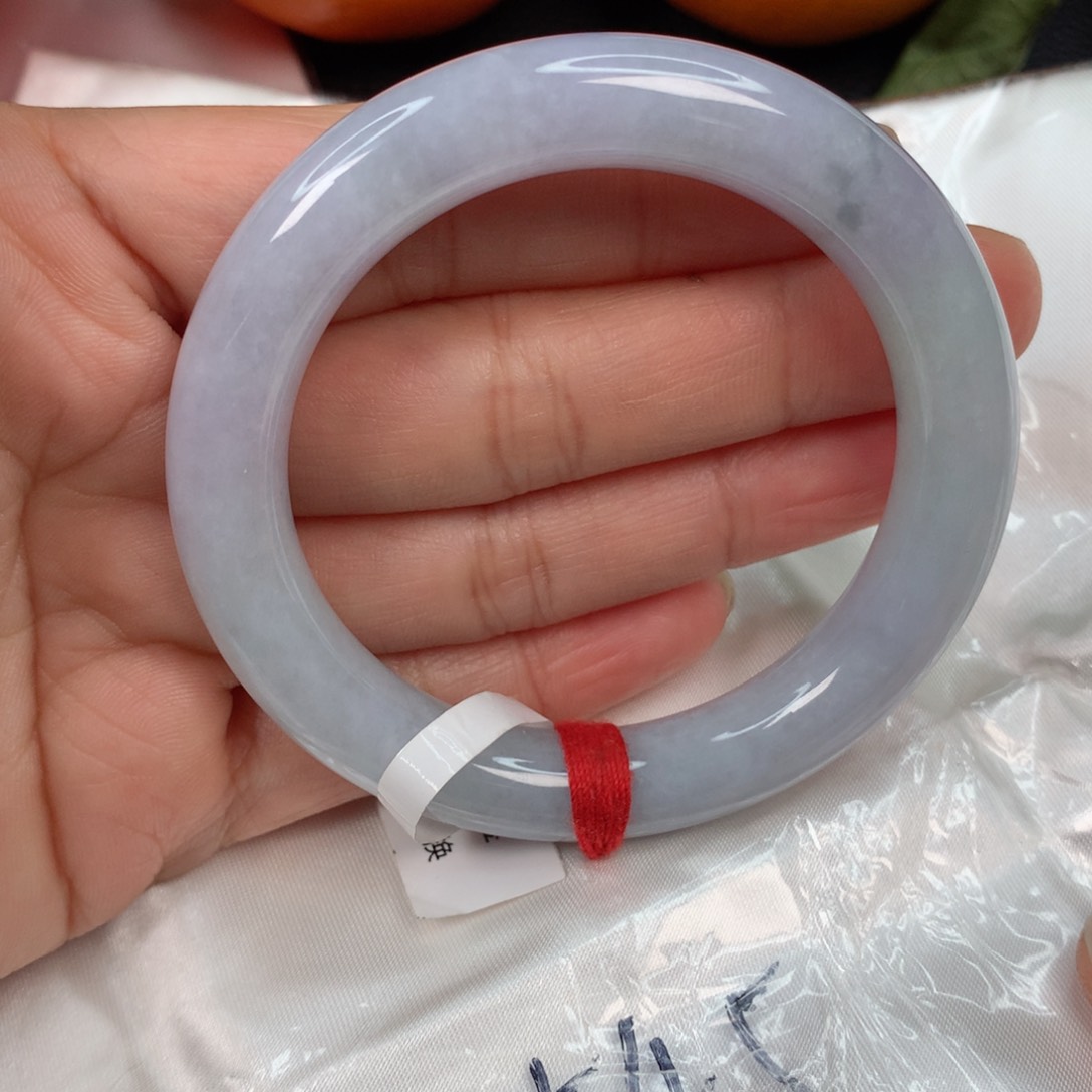 翡翠手镯未镶嵌…………..