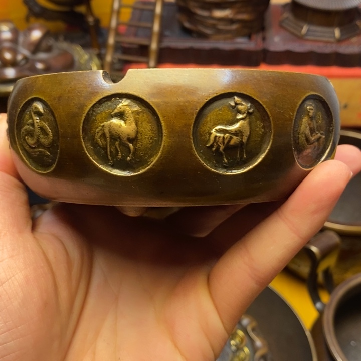 铜器摆件做工精良