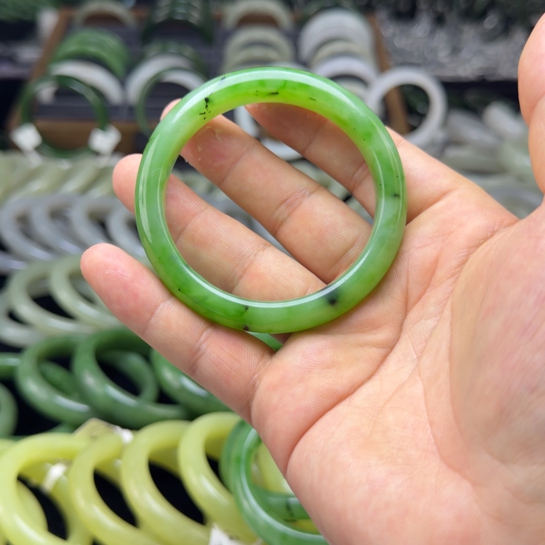 开***技和田玉未镶嵌手镯