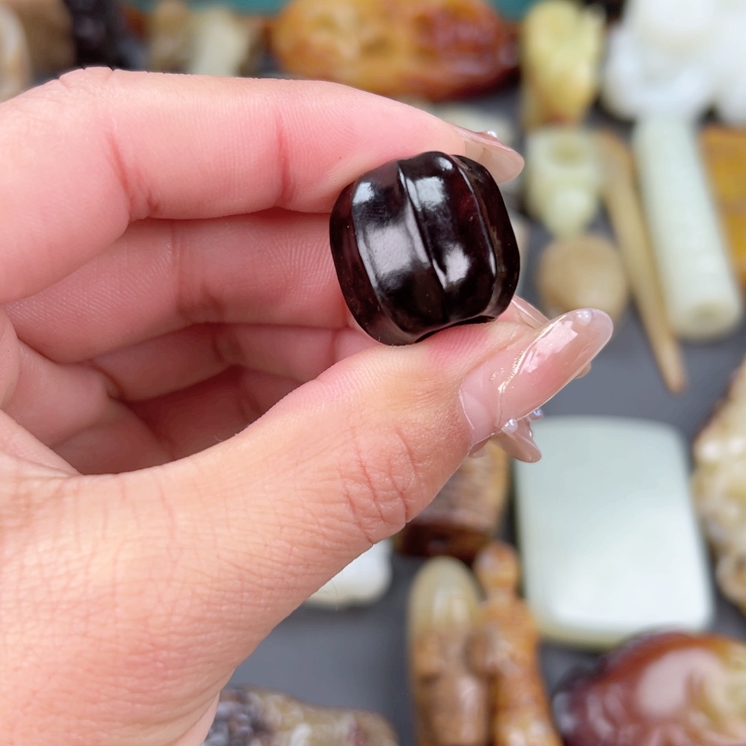 和田玉（糖玉）颈饰未镶嵌浅*韵