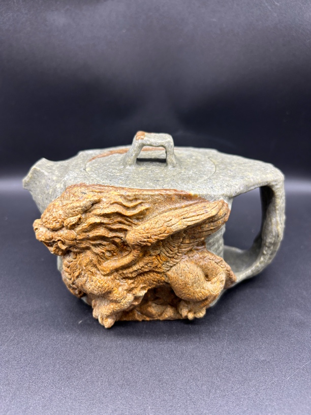 冰碛玉精品《飞天貔貅》容量350毫升左右