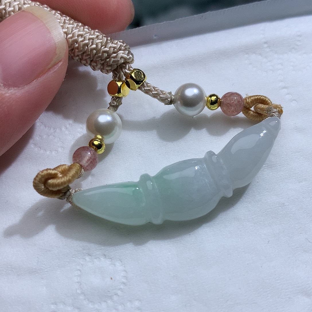 翡翠未镶嵌颈饰585