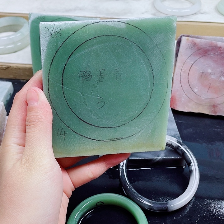 石英质玉手镯未镶嵌邓****】定制