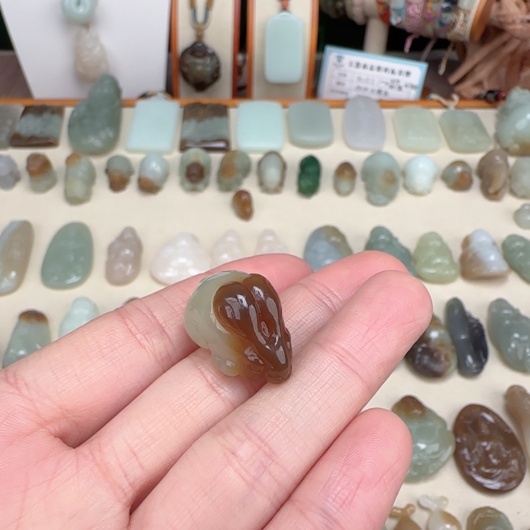 岛***️和田玉未镶嵌颈饰