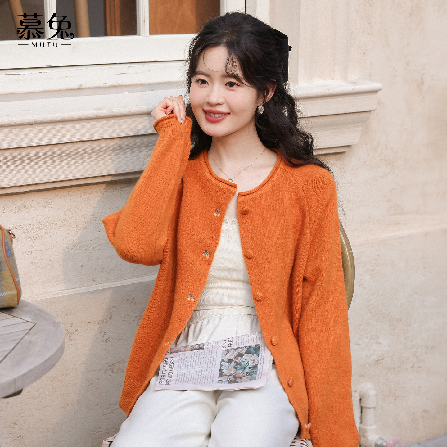 慕兔复古刺绣长袖毛衣外套女2025秋季新款软糯慵懒风针织开衫上衣