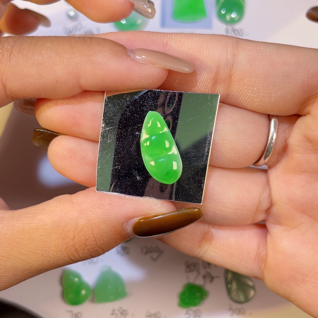 翡翠未镶嵌颈饰裸石