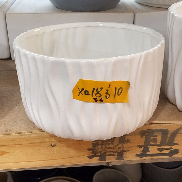 陶瓷花盆有孔 瑕疵介意勿拍 