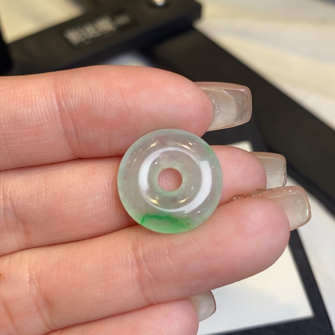 翡翠颈饰未镶嵌甜甜圈（17.2-3.6）