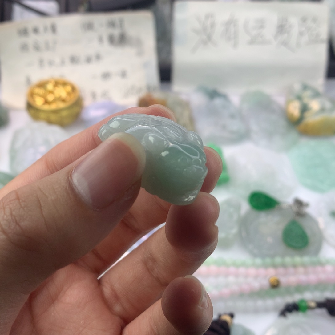 翡翠颈饰未镶嵌＿