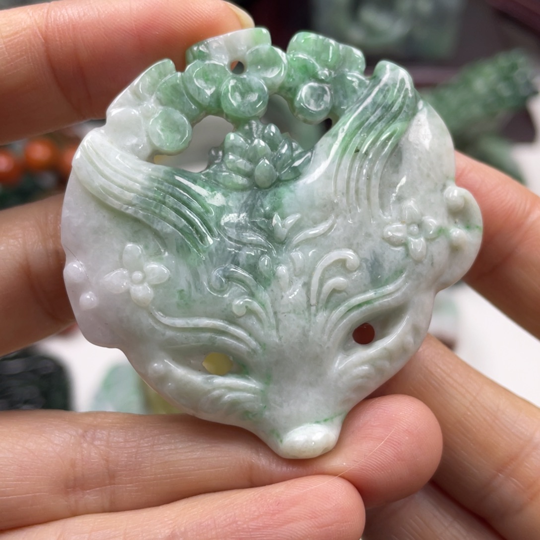 翡翠未镶嵌颈饰牌子