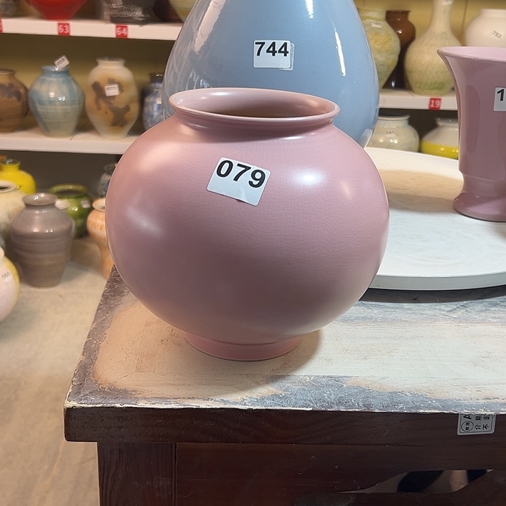 景***险白泥花瓶口12，高22，079，摆件