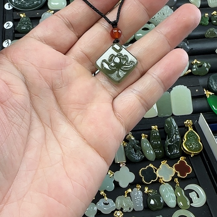 和田玉吊坠(不含链)未镶嵌