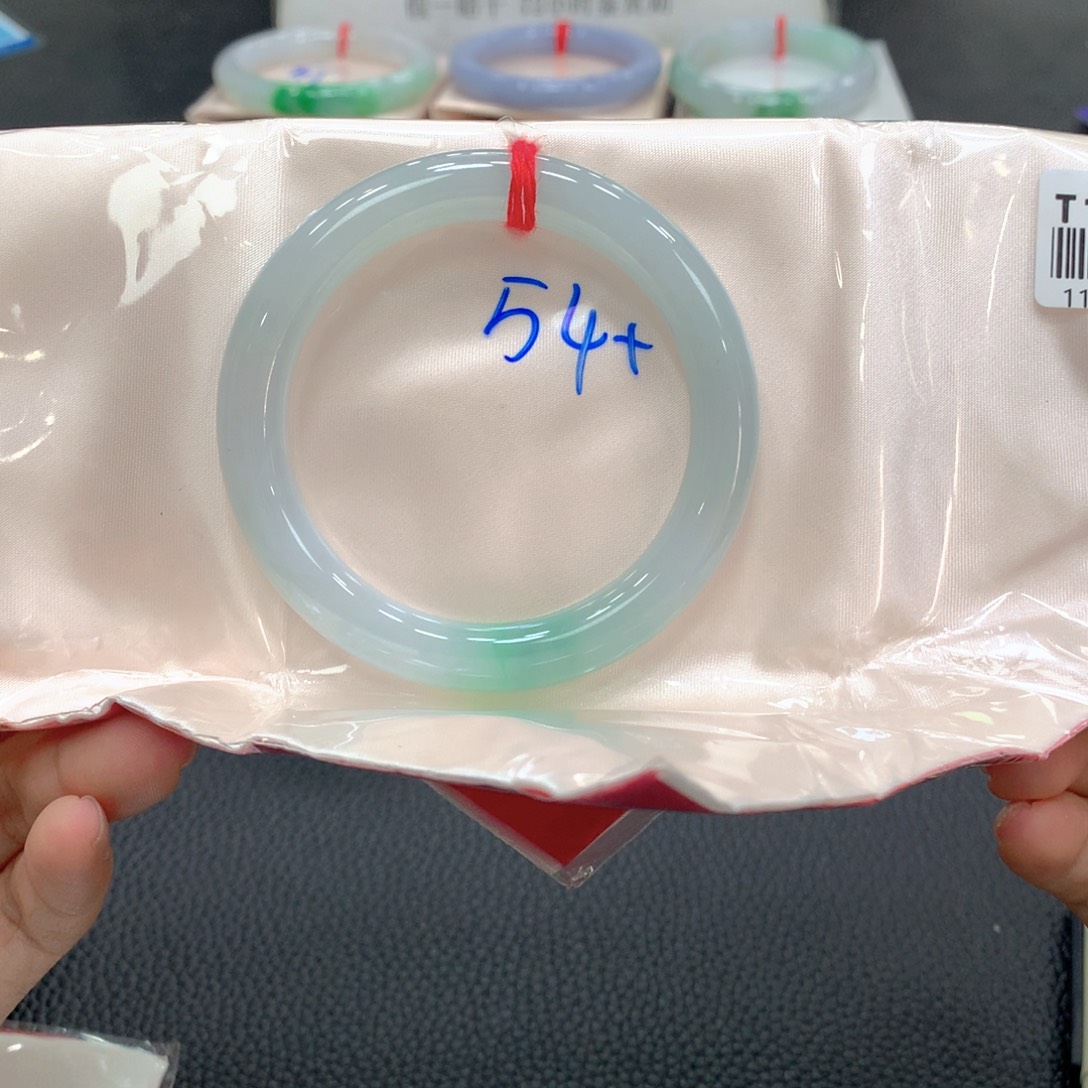 小***子翡翠未镶嵌手镯翡翠