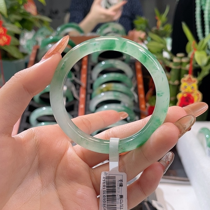 石英质玉手镯未镶嵌漠*天然A货非洲翠手镯