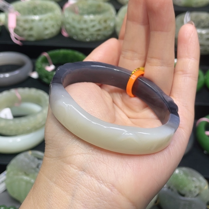 和田玉手镯57圈口 编号80贵妃镯未镶嵌