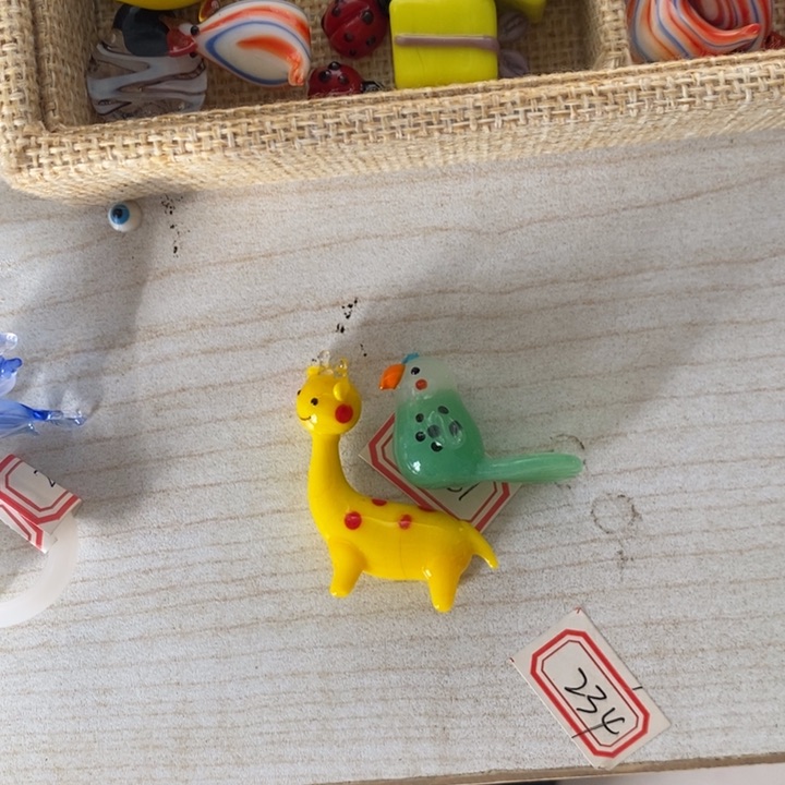 琉璃手工艺品如****主琉璃