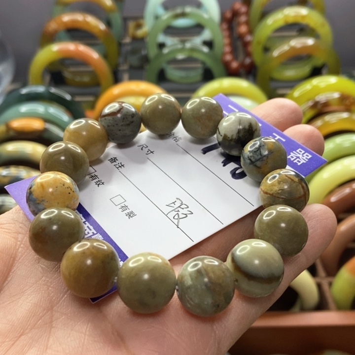 蛇纹石玉手镯未镶嵌