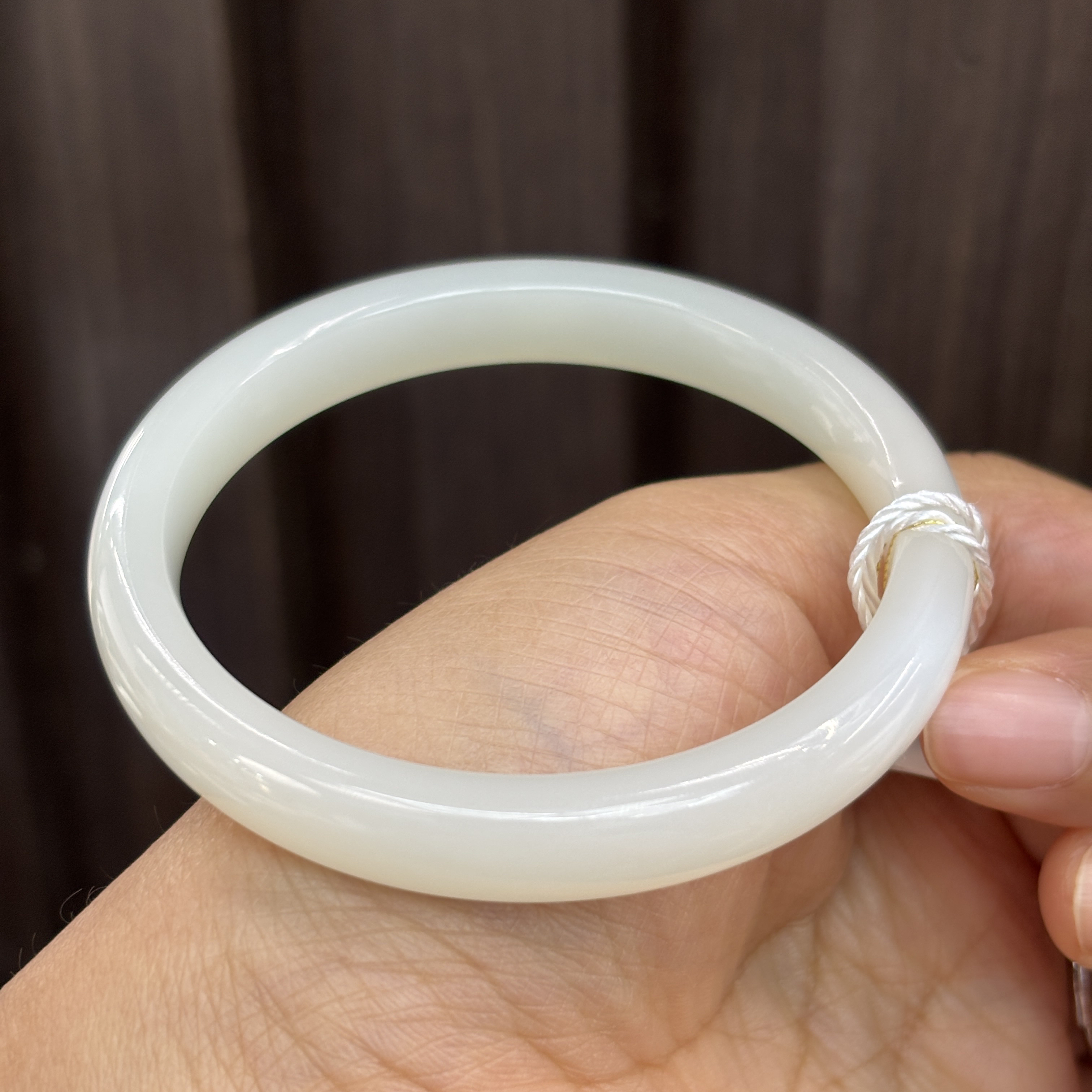 112768wt 和田玉羊脂白玉手镯54.5圈口28.97g