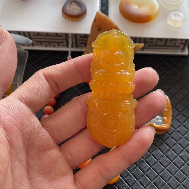 石英质玉（黄龙玉）颈饰未镶嵌