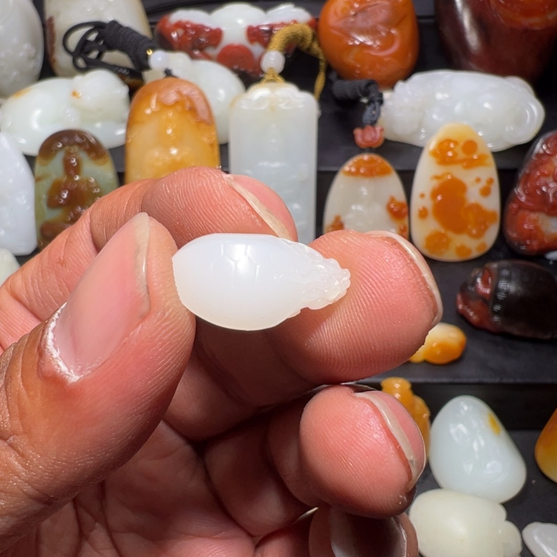 和田玉挂件未镶嵌天***络