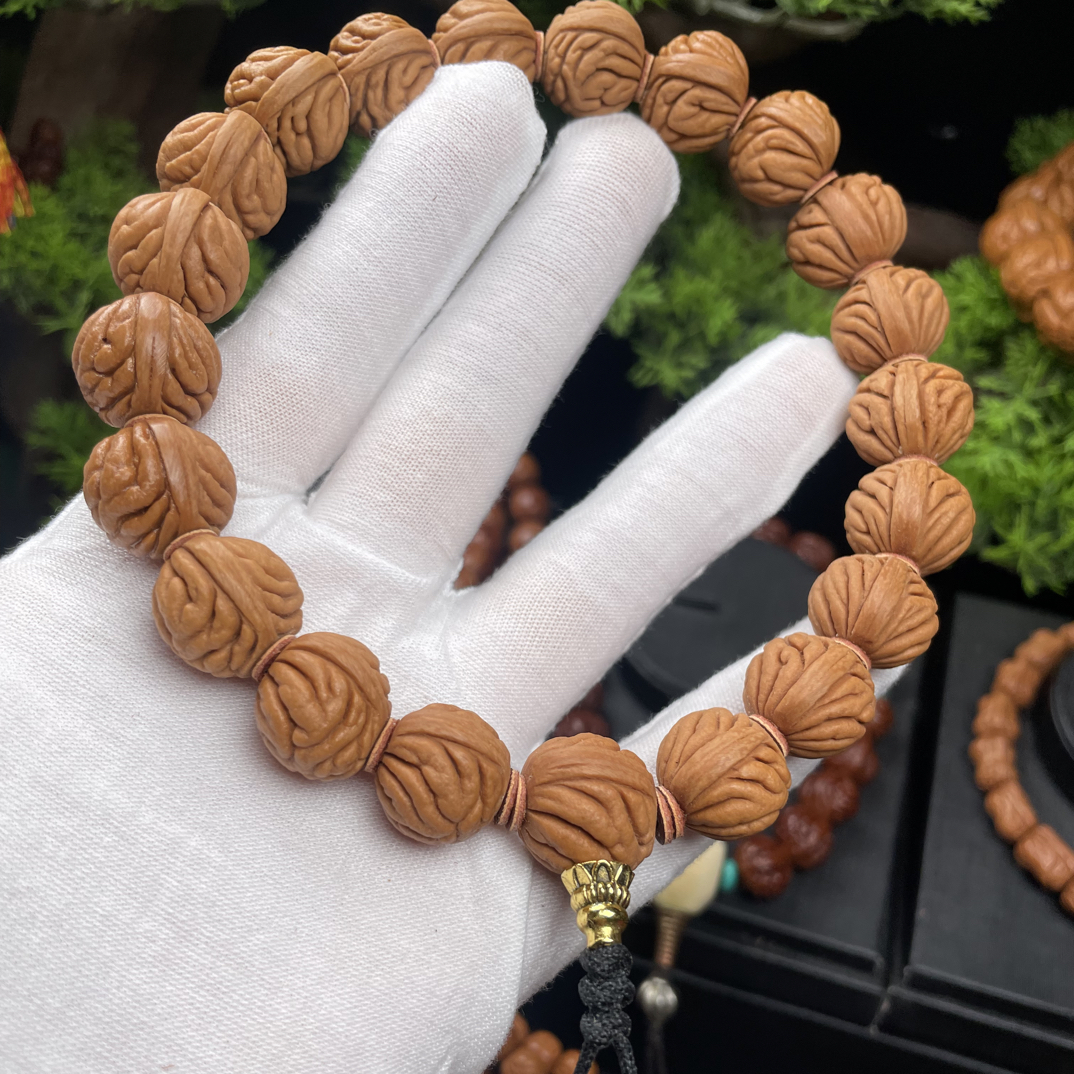 凤羽银龙手持秦岭野生龙纹桃核高油高密精品