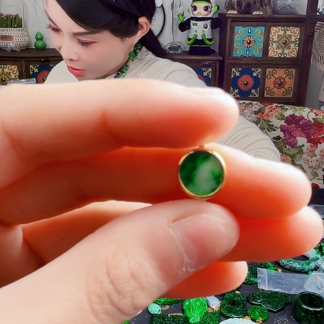 颈饰未镶嵌翡翠多样性