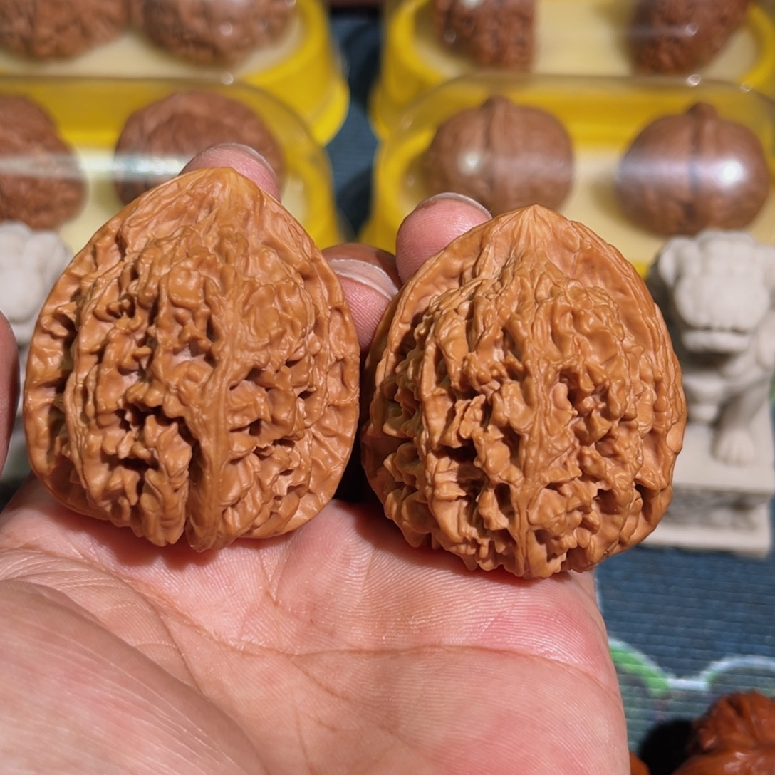 文玩核桃把件九龙尊42克重55克