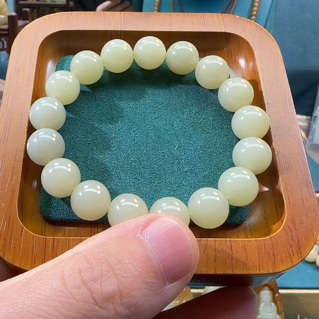 和田玉颈饰未镶嵌顾*人