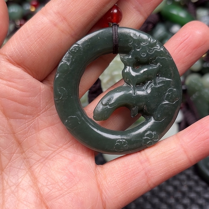 和田玉颈饰未镶嵌