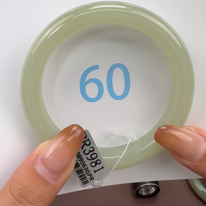 凤***^和田玉未镶嵌手镯