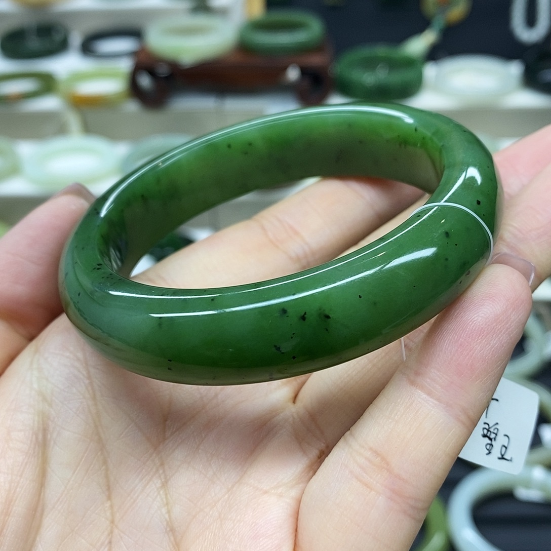 和田玉（碧玉）未镶嵌手镯