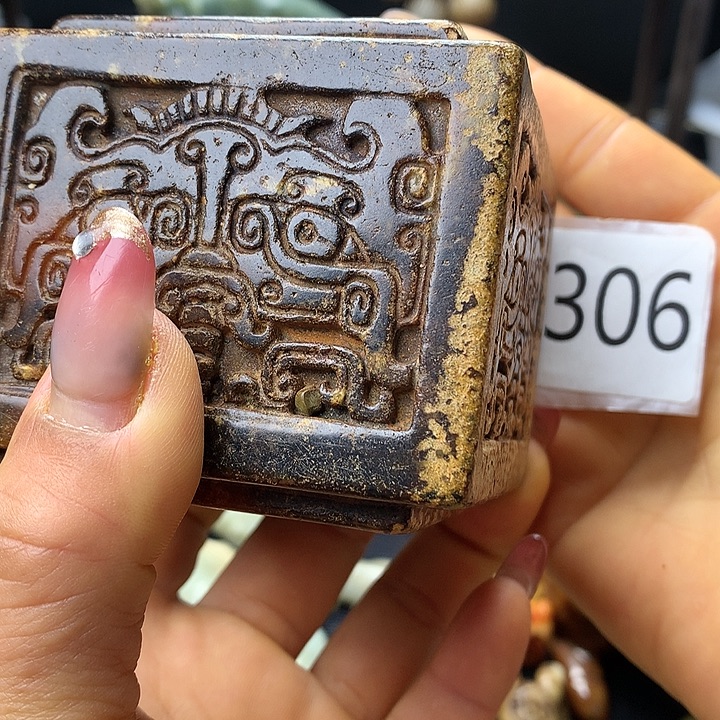 和田玉未镶嵌车挂