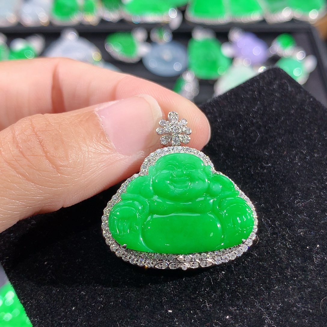翡翠18K金镶嵌颈饰