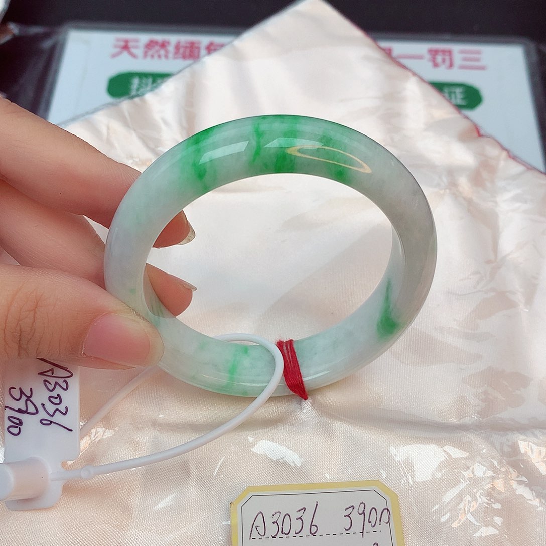 翡翠手镯未镶嵌缅甸翡翠