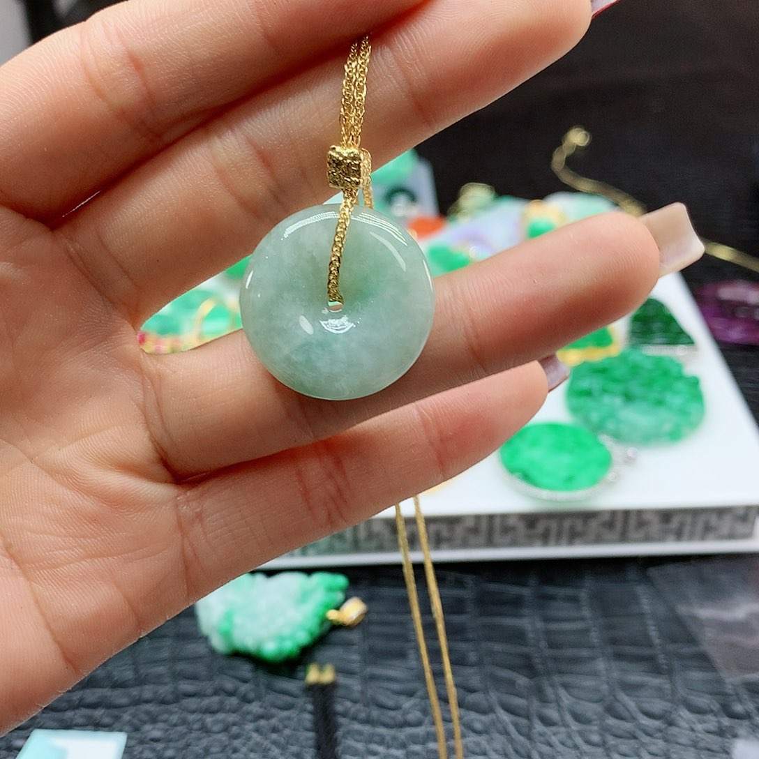 【闪购商品】翡翠吊坠(赠链)未镶嵌