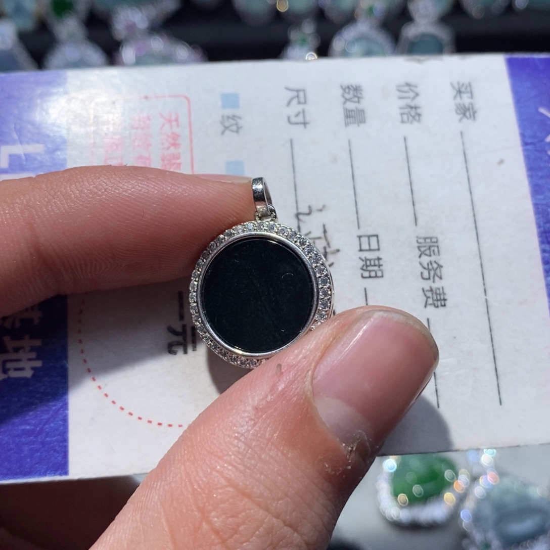 翡翠颈饰未镶嵌翡翠
