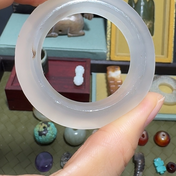 潘***多和田玉未镶嵌颈饰