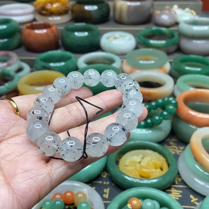 石英质玉手镯未镶嵌