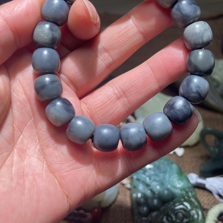 和田玉未镶嵌把件