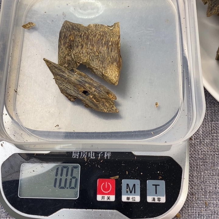 沉香碎屑沉香原材料